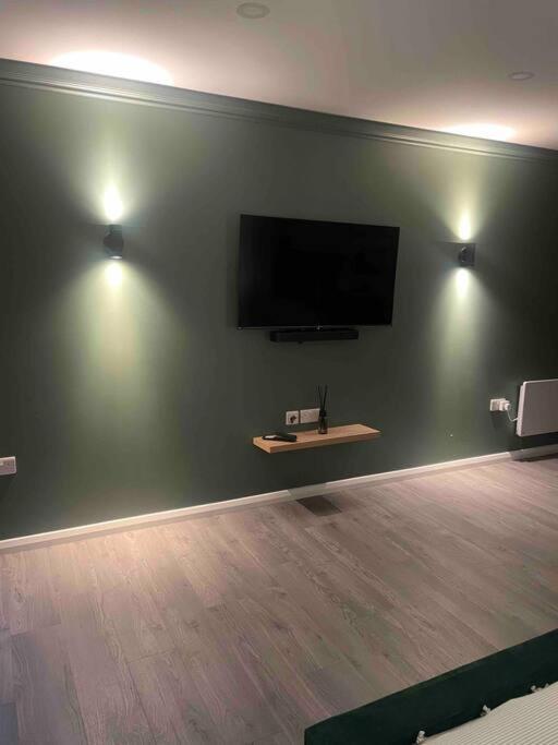 Woodland Apartment *